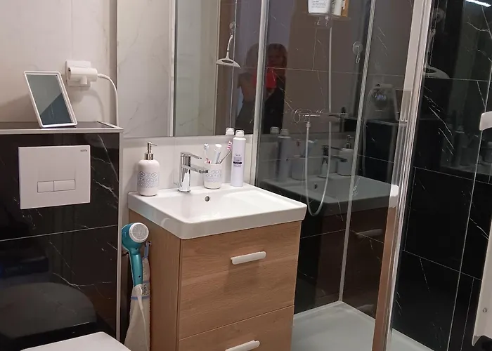 Maisonnette 4 Pers, Proche Et Commerces, Parking - Fr-1-476-247